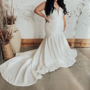 Beautiful wedding dress!